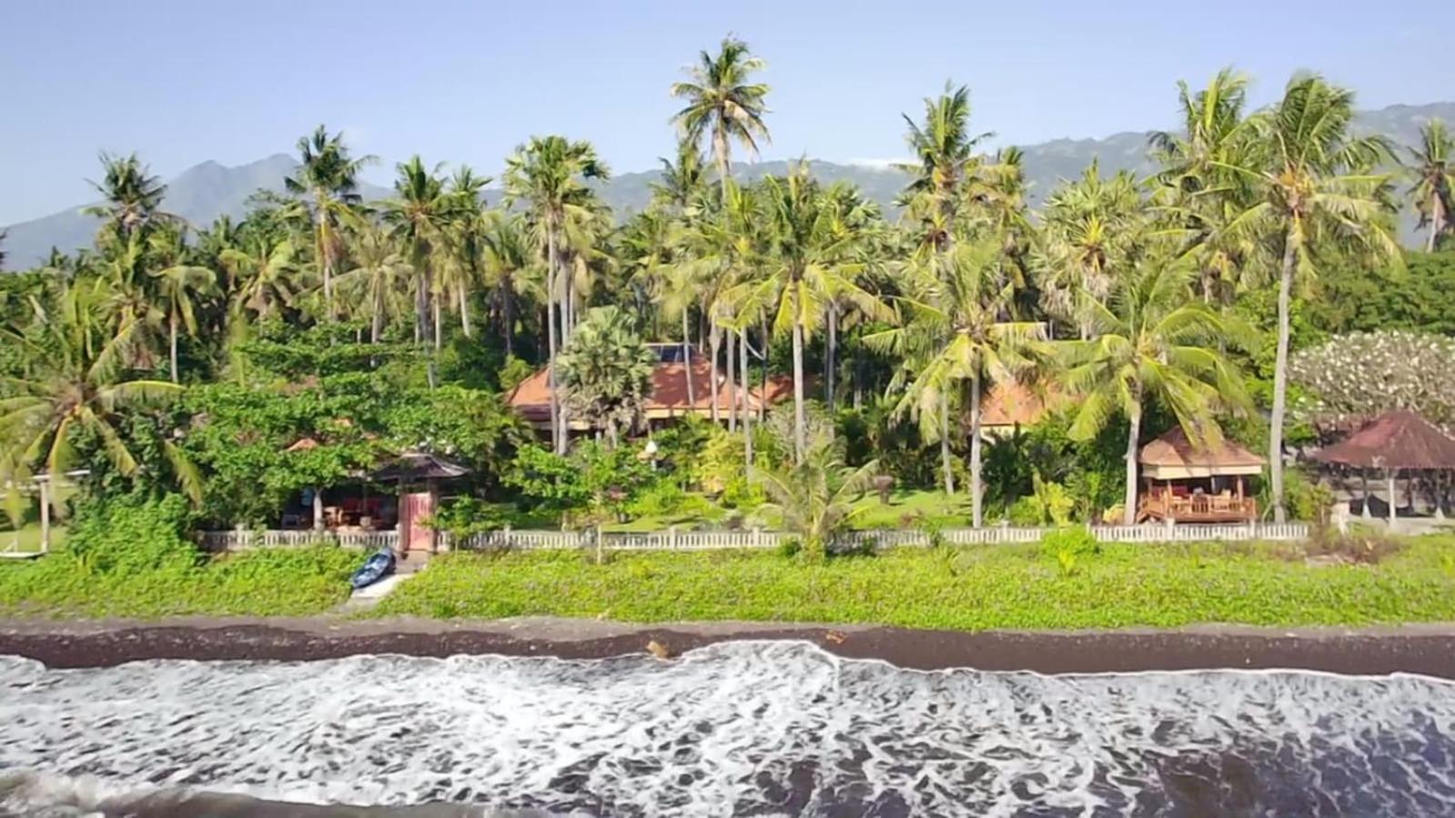 Bali North Beach B&B Tianyar Ngoại thất bức ảnh